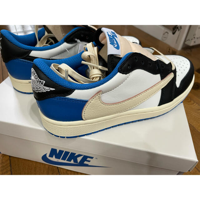 NIKE(ナイキ)のトラヴィス・スコット × フラグメント × ナイキ エアジョーダン1 ロー  メンズの靴/シューズ(スニーカー)の商品写真