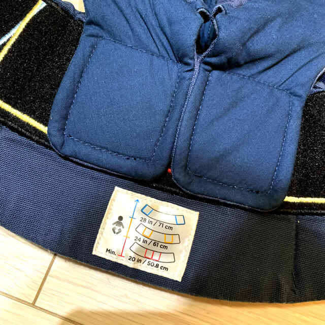 Ergobaby(エルゴベビー)の美品！　エルゴ　抱っこ紐ネイビー♡ キッズ/ベビー/マタニティの外出/移動用品(抱っこひも/おんぶひも)の商品写真