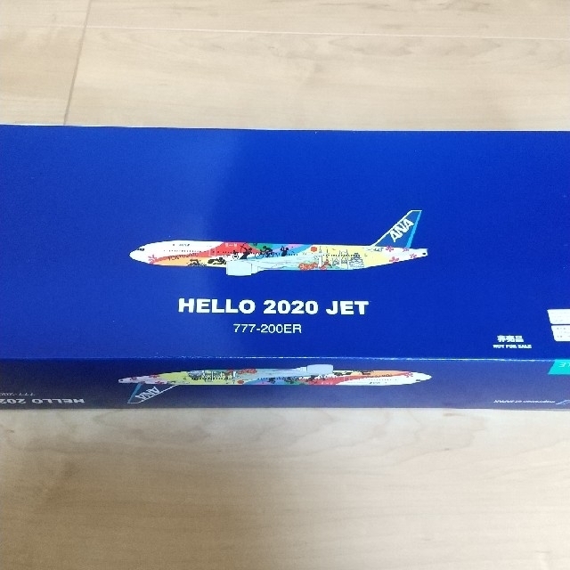 ANA(全日本空輸)(エーエヌエー(ゼンニッポンクウユ))のANA HELLO2020JET モデルプレーン フライトタグ付き エンタメ/ホビーのテーブルゲーム/ホビー(航空機)の商品写真