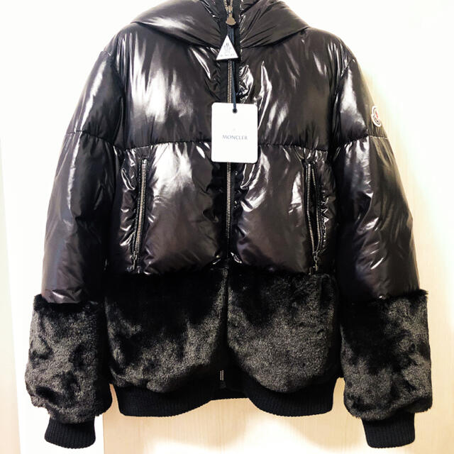 MONCLER(モンクレール)の♡新品未使用♡ MONCLER♡大人もOK! LOGODEC キッズ 14A レディースのジャケット/アウター(ダウンコート)の商品写真