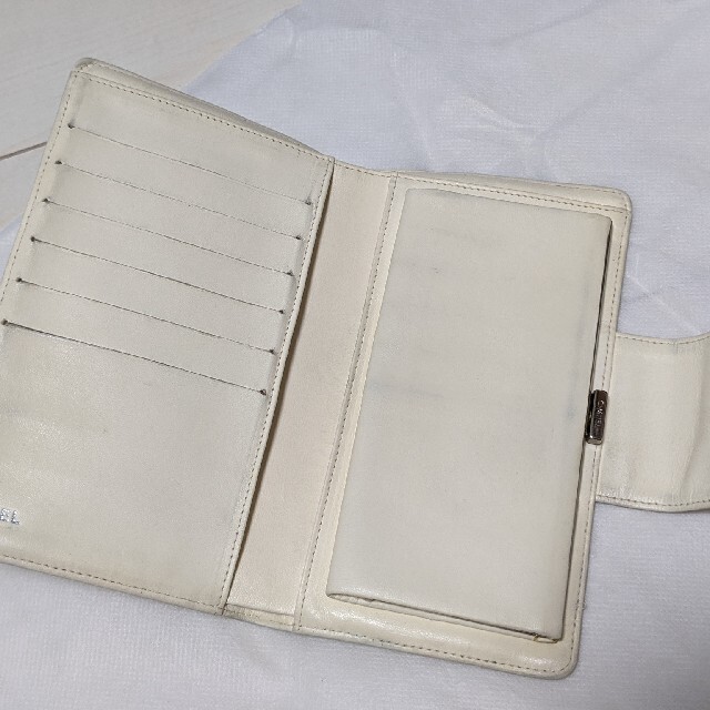 1.シャネル 白 長財布