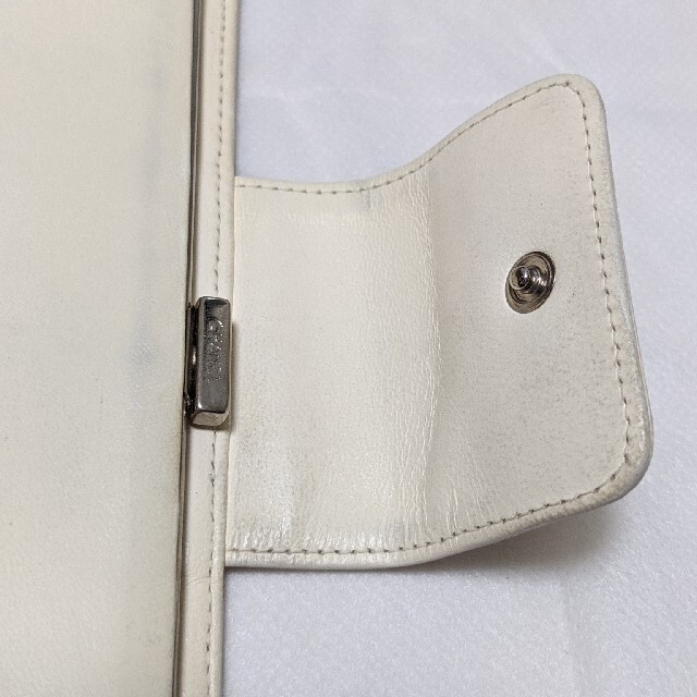 1.シャネル 白 長財布