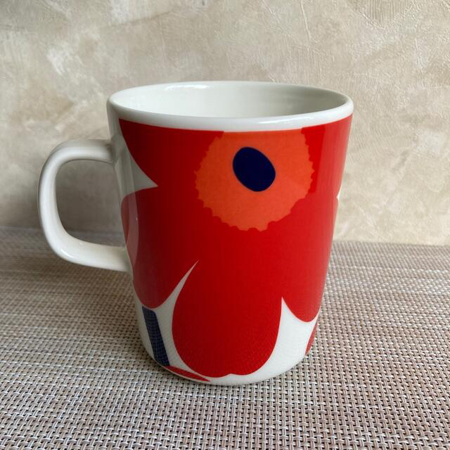 marimekko(マリメッコ)のマリメッコ　ウニッコ　マグカップ　レッド　300cc インテリア/住まい/日用品のキッチン/食器(食器)の商品写真