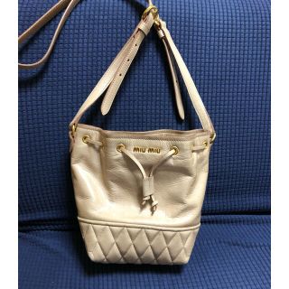 ミュウミュウ(MIU MIU)のミュウミュウ　巾着ショルダーバッグ(ショルダーバッグ)