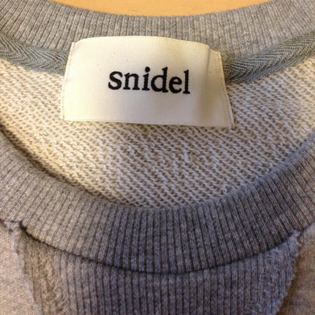 SNIDEL(スナイデル)のスナイデル ビジューショートスウェット レディースのトップス(トレーナー/スウェット)の商品写真