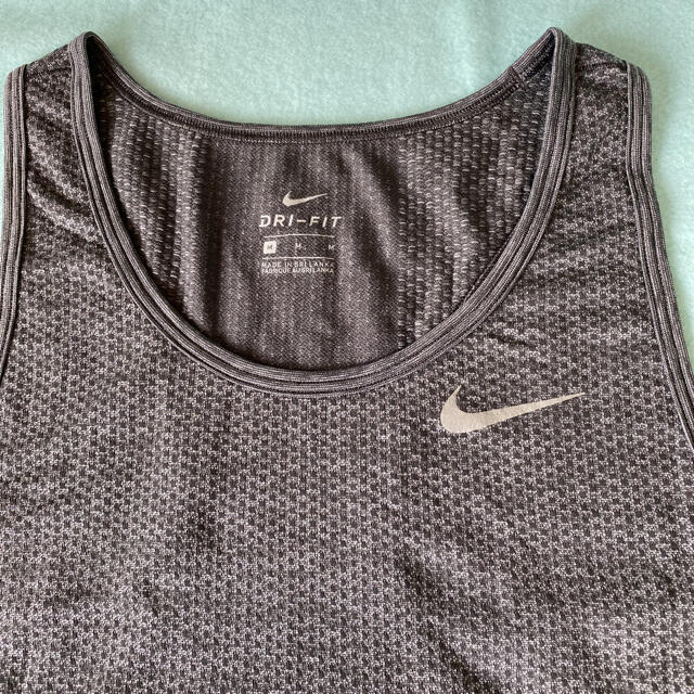 NIKE(ナイキ)のNIKEタンクグレー　サイズM レディースのトップス(タンクトップ)の商品写真