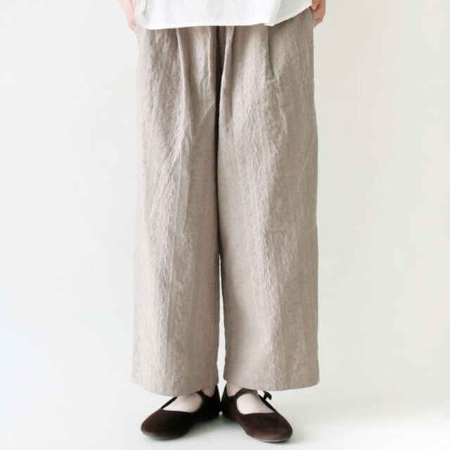SM2(サマンサモスモス)の新品未使用　サマンサモスモス　総刺繍綿麻パンツ　グレー レディースのパンツ(カジュアルパンツ)の商品写真