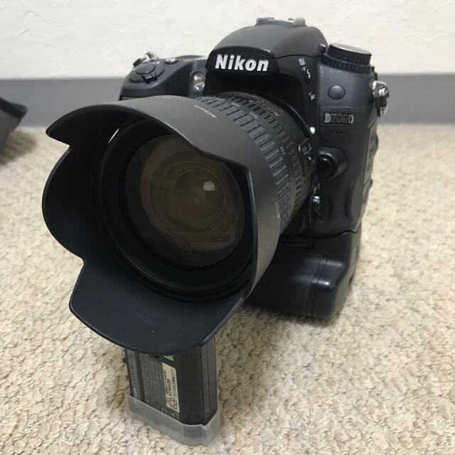 NIKON D7000 ボディ（バッテリーグリップ付き） ED 18-70mm デジタル一眼