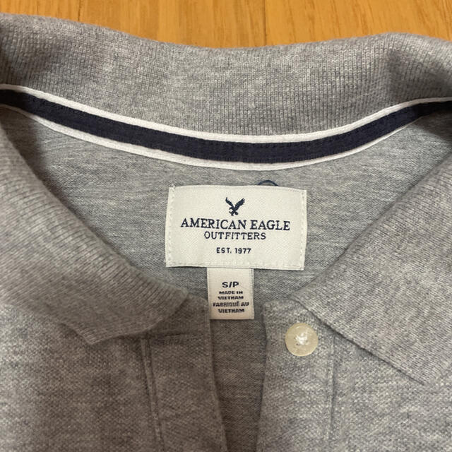 American Eagle(アメリカンイーグル)のアメリカンイーグル　ポロシャツ　グレー レディースのトップス(ポロシャツ)の商品写真