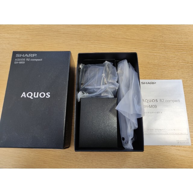 AQUOS(アクオス)のSHARP AQUAS R2 Compact SH-M09 64G白ロム 訳あり スマホ/家電/カメラのスマートフォン/携帯電話(スマートフォン本体)の商品写真