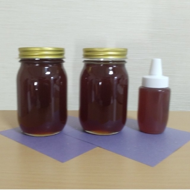 日本ミツバチの蜂蜜  1300g   570×2本  160×1本     食品/飲料/酒の食品(その他)の商品写真
