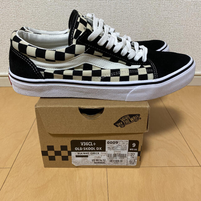 VANS(ヴァンズ)の最終値下げ　VANS OLD SKOOL チェッカーボード　US9 27cm メンズの靴/シューズ(スニーカー)の商品写真