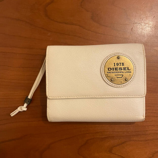 DIESEL(ディーゼル)のDIESEL 三つ折り　財布 レディースのファッション小物(財布)の商品写真