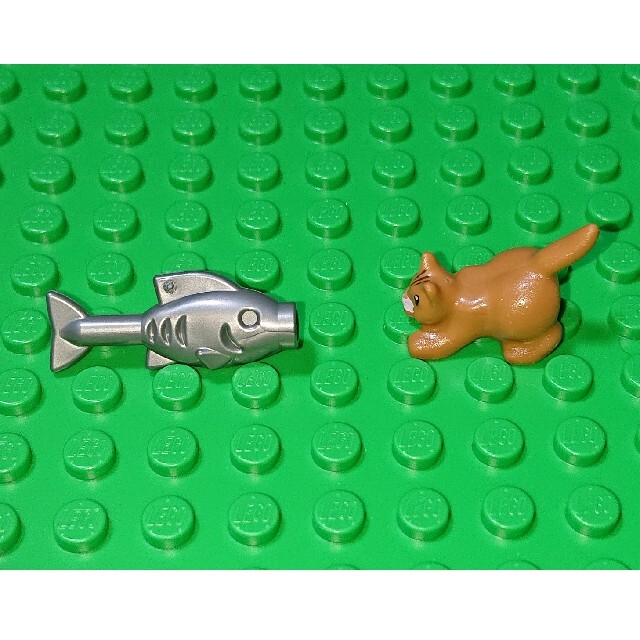 Lego(レゴ)の【新品】LEGO 猫と魚 レゴ ミニフィグアイテム エンタメ/ホビーのエンタメ その他(その他)の商品写真