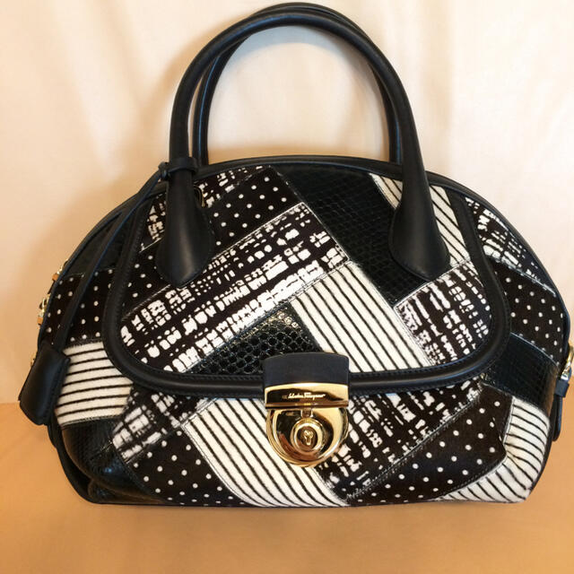 未使用品☆80%以上OFF!Salvatore Ferragamo フィアンマ
