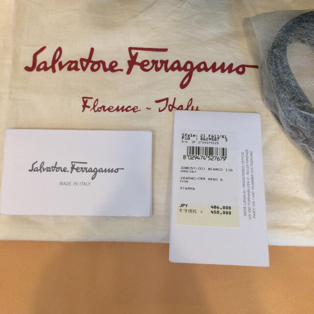 Salvatore Ferragamo(サルヴァトーレフェラガモ)の未使用品☆80%以上OFF！Salvatore Ferragamo フィアンマ レディースのバッグ(ハンドバッグ)の商品写真