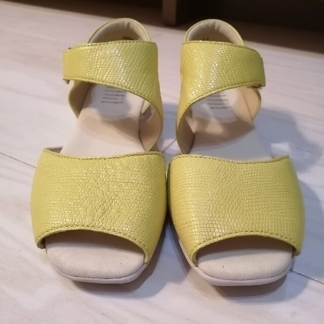 fitfit(フィットフィット)のfitfit サンダル  黄色    おまけ付き✨ レディースの靴/シューズ(サンダル)の商品写真