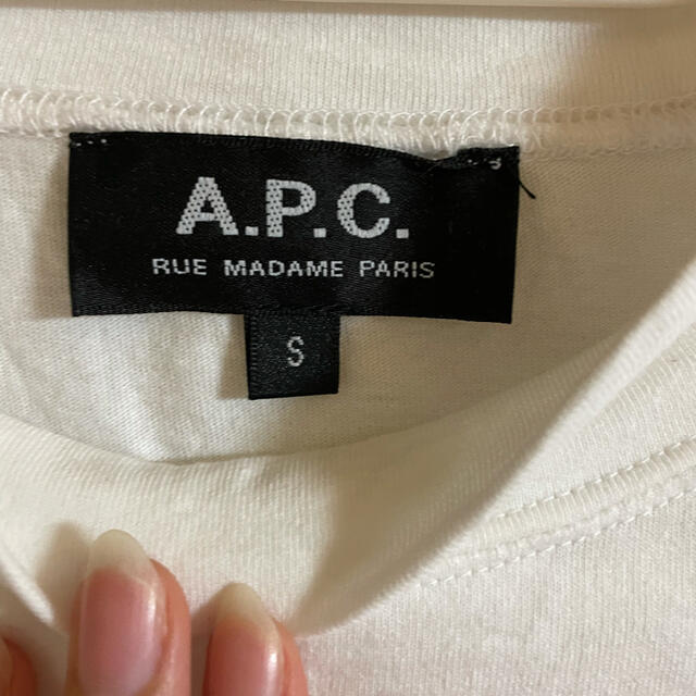A.P.C(アーペーセー)のA.P.C アーペーセー　Tシャツ　Sサイズ　ロゴTシャツ レディースのトップス(Tシャツ(半袖/袖なし))の商品写真