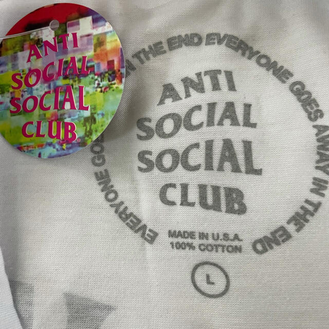 ANTI(アンチ)のAntisocialsocialclub Butterfly Tシャツ　新品　L メンズのトップス(Tシャツ/カットソー(半袖/袖なし))の商品写真