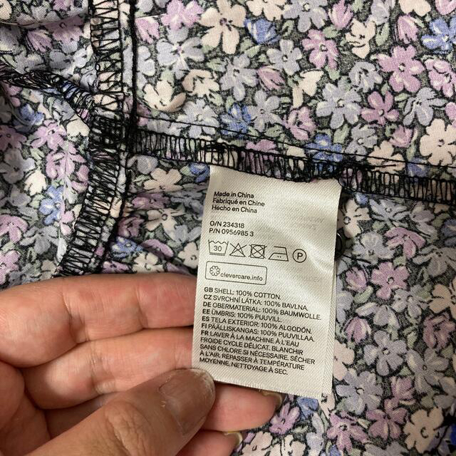 H&M(エイチアンドエム)のH＆M NiziU コラボ　ブラウス　花柄 レディースのトップス(カットソー(半袖/袖なし))の商品写真