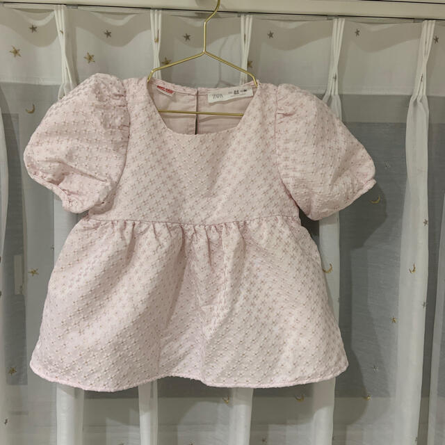 ZARA KIDS(ザラキッズ)の❤️ZARA❤️98センチ❤️パフスリーブブラウス❤️ キッズ/ベビー/マタニティのキッズ服女の子用(90cm~)(ブラウス)の商品写真