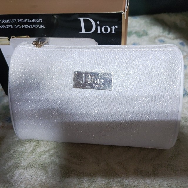 Christian Dior(クリスチャンディオール)のDiorノベルティポーチ エンタメ/ホビーのコレクション(ノベルティグッズ)の商品写真