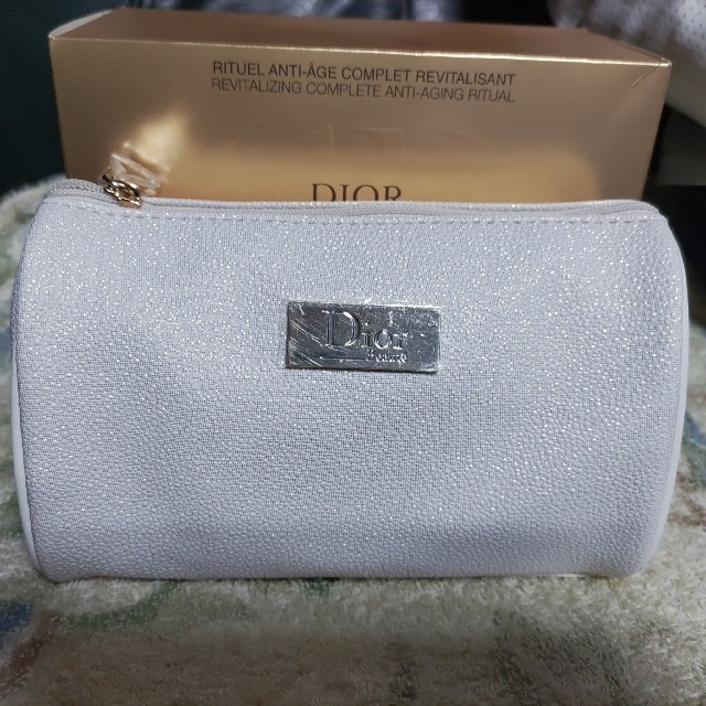 Christian Dior(クリスチャンディオール)のDiorノベルティポーチ エンタメ/ホビーのコレクション(ノベルティグッズ)の商品写真