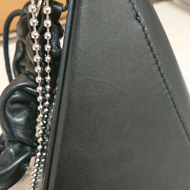 Ameri VINTAGE(アメリヴィンテージ)の【2回使用、店舗購入】Ameri アメリ PYRAMID CHAIN BAG レディースのバッグ(ハンドバッグ)の商品写真