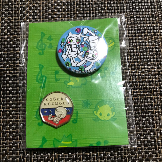KONAMI(コナミ)のpop’n music ニャミ & ミミ 缶バッジ & ピンズセット エンタメ/ホビーのアニメグッズ(バッジ/ピンバッジ)の商品写真