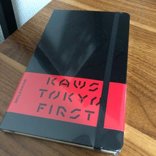 メディコムトイ(MEDICOM TOY)のKAWS TOKYO FIRST Moleskine カウズ  (アート/エンタメ)