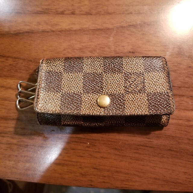 LOUIS VUITTON(ルイヴィトン)のルイヴィトン　ダミエキーケース　4つ穴 レディースのファッション小物(キーケース)の商品写真