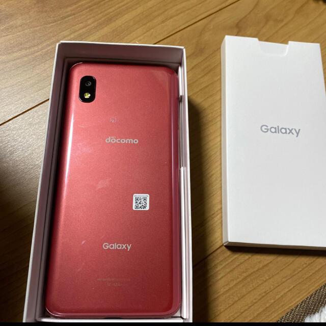 Galaxy(ギャラクシー)のSAMSUNG Galaxy A21 SC-42A レッド　NTTドコモ  スマホ/家電/カメラのスマートフォン/携帯電話(スマートフォン本体)の商品写真