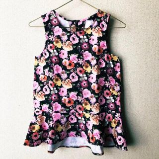 エイチアンドエム(H&M)の新品★H&M 花柄 裾フリル トップス 32★希少サイズ(カットソー(半袖/袖なし))