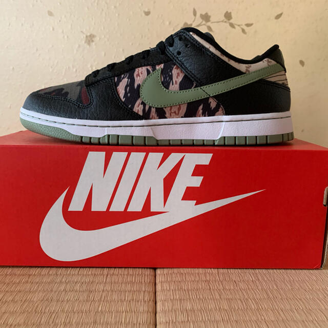 NIKE(ナイキ)のNIKE DUNK LOW SE Black Multi-Camo  メンズの靴/シューズ(スニーカー)の商品写真