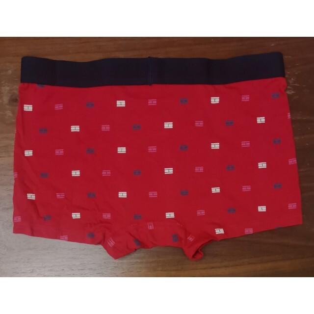 TOMMY HILFIGER(トミーヒルフィガー)のトミーヒルフィガー　新品　メンズ　ボクサーパンツ(レッドM) メンズのアンダーウェア(ボクサーパンツ)の商品写真