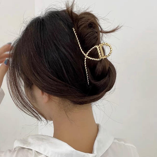 【新品未使用】韓国 ゴールド ヘアクリップ バレッタ ♡♡11.5cm♡♡ レディースのヘアアクセサリー(バレッタ/ヘアクリップ)の商品写真