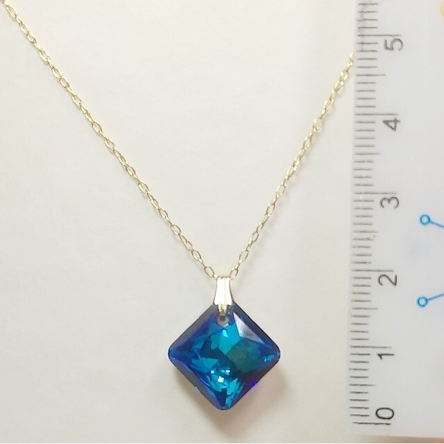 SWAROVSKI(スワロフスキー)のスワロフスキー　バミューダブルーのネックレス(16㎜)　ハンドメイド レディースのアクセサリー(ネックレス)の商品写真