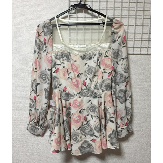 新品♡LIZ LISA♡ローズ柄♡シースルー♡リボントップス