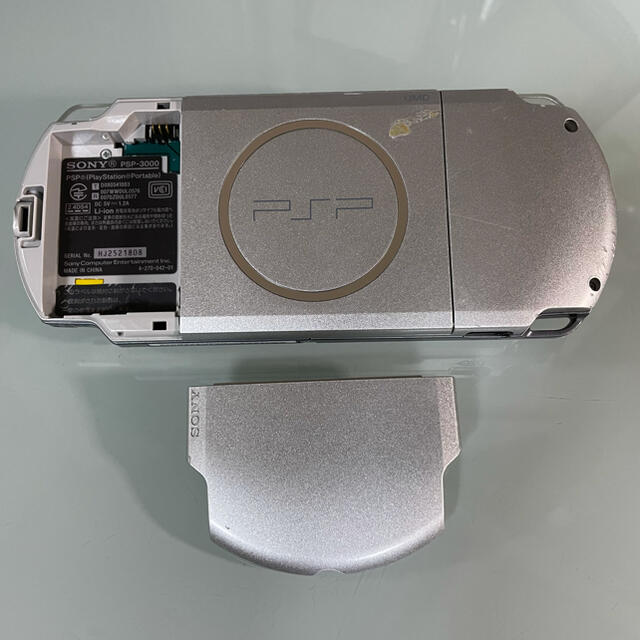 PlayStation Portable(プレイステーションポータブル)のPSP-3000  ミスティックシルバー エンタメ/ホビーのゲームソフト/ゲーム機本体(携帯用ゲーム機本体)の商品写真