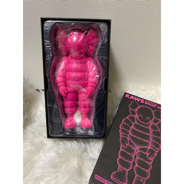 KAWS WHAT PARTY PINKフィギュア