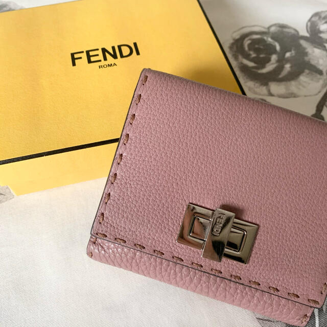 FENDI(フェンディ)のりなこ様専用☆美品☆フェンディ　折りたたみ財布 レディースのファッション小物(財布)の商品写真