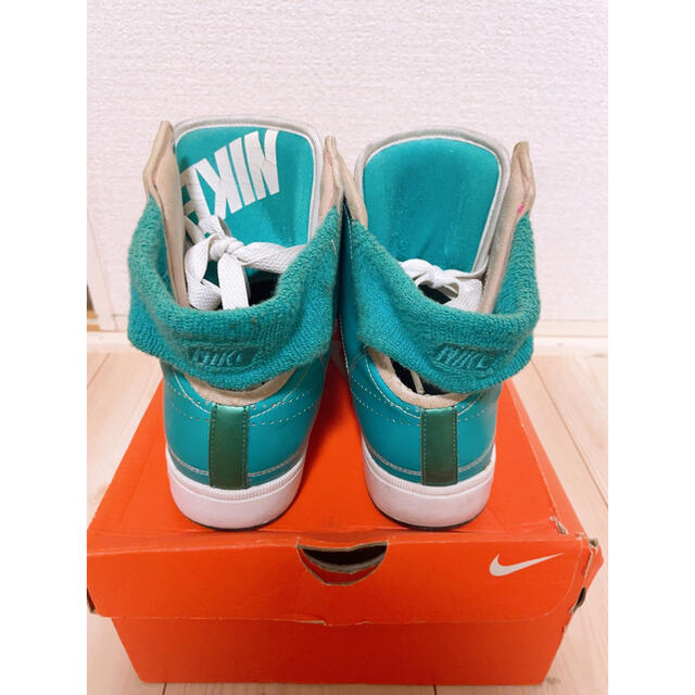 NIKE(ナイキ)のNIKE AIR TROUP MID PERF SWT Green25.5ナイキ レディースの靴/シューズ(スニーカー)の商品写真