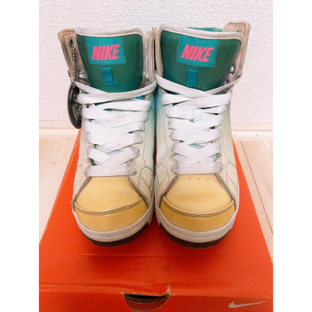 NIKE(ナイキ)のNIKE AIR TROUP MID PERF SWT Green25.5ナイキ レディースの靴/シューズ(スニーカー)の商品写真