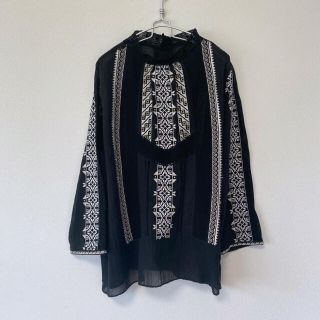 マカフィー ペイズリー風 刺繍 ブラウス 後ろ開き