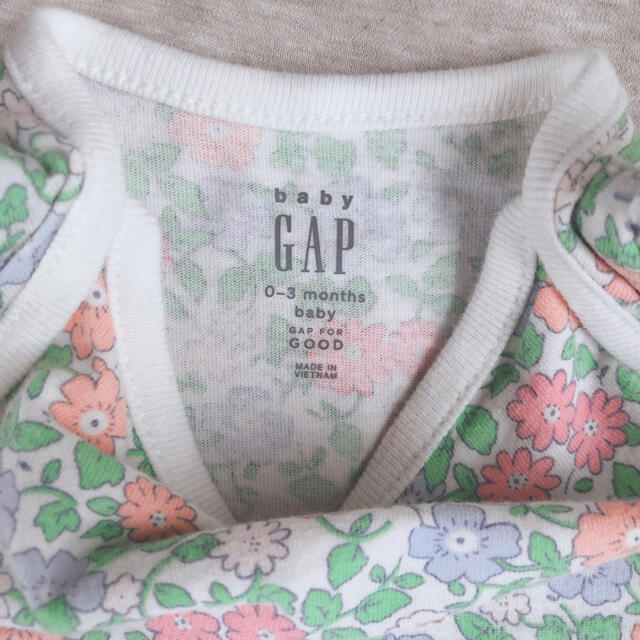 babyGAP(ベビーギャップ)の2枚セット☆ロンパース（50cm） キッズ/ベビー/マタニティのベビー服(~85cm)(ロンパース)の商品写真