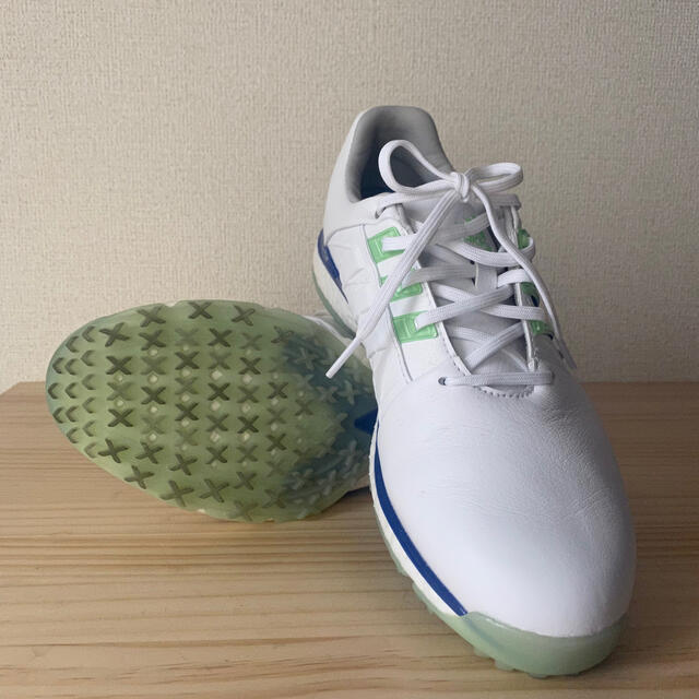 adidas(アディダス)のアディダス　レディースシューズ　24cm スポーツ/アウトドアのゴルフ(シューズ)の商品写真