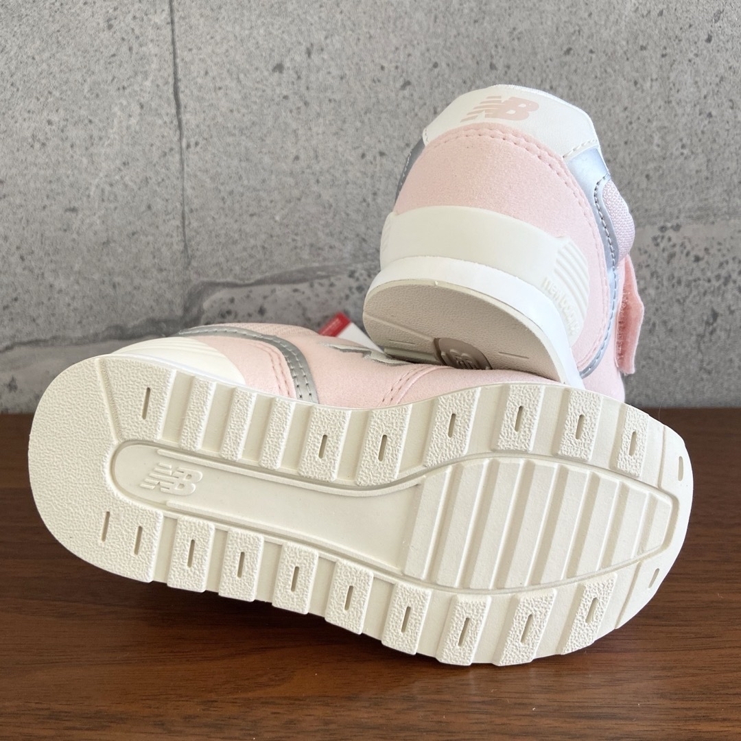 New Balance - 【新品】13.5センチ シルキーピンク New Balance - 【新品】13.5センチ シルキーピンク