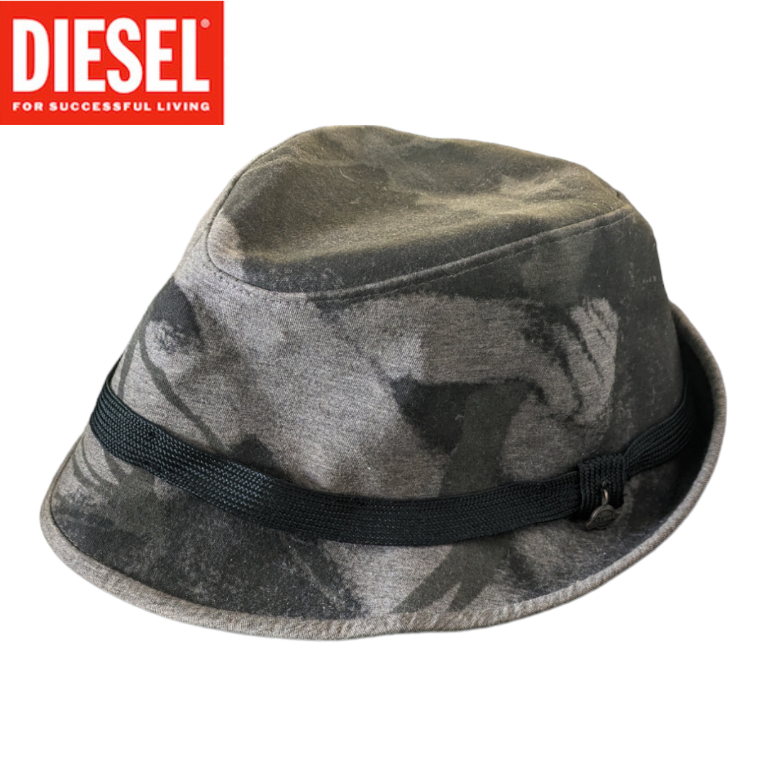 DIESEL(ディーゼル)のDIESEL グレー グラフィック プリント ハット メンズの帽子(ハット)の商品写真