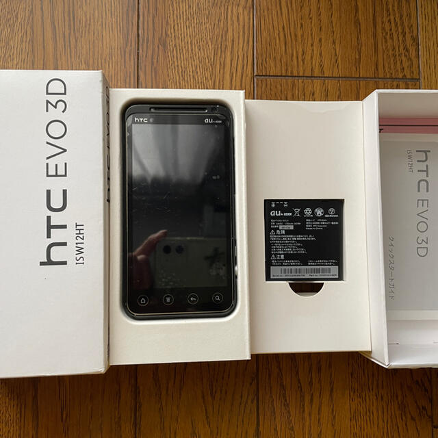 HTC(ハリウッドトレーディングカンパニー)のHTC EVO3D   スマホ本体＋予備バッテリーのセット スマホ/家電/カメラのスマートフォン/携帯電話(スマートフォン本体)の商品写真