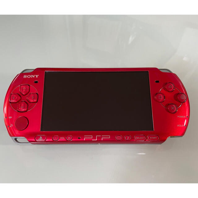 PlayStation Portable(プレイステーションポータブル)の美品　PSP-3000  ラディアントレッド エンタメ/ホビーのゲームソフト/ゲーム機本体(携帯用ゲーム機本体)の商品写真